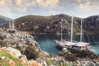 Картинка корабли парусники мачты бухта