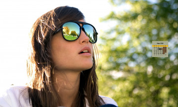 Картинка календари девушки очки 2018