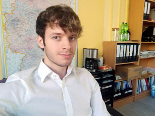 Картинка мужчины -+unsort офис