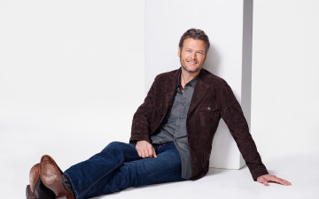 Картинка мужчины -+unsort джинсы рубашка пиджак улыбка борода blake shelton туфли