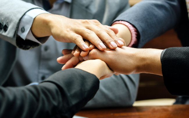 Обои картинки фото разное, руки, сделка