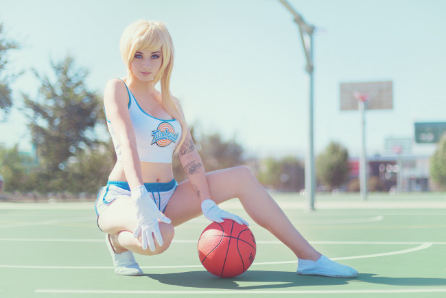 Обои картинки фото amythunderbolt, девушки, kayla erin, девушка, фон, взгляд, мяч