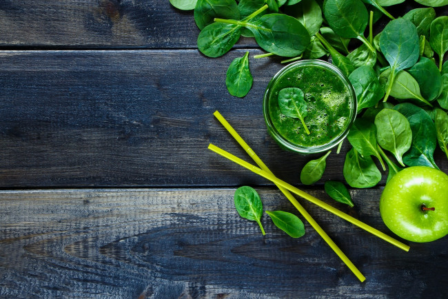 Обои картинки фото еда, натюрморт, яблока, фреш, трубочки, мята, листья