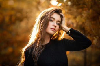 Картинка девушки богдана+шостак свитер браслет жест