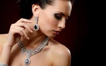Картинка девушки -+лица +портреты модель портрет серьги макияж колье