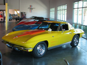 Картинка chevy stingray split window 1963 автомобили выставки уличные фото