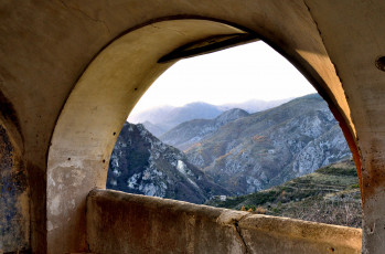 Картинка часовня святого креста разное элементы архитектуры прованс