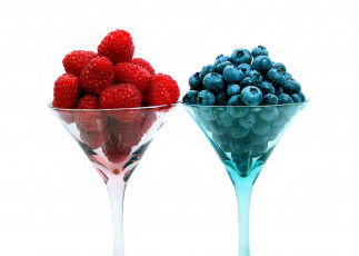 Картинка еда фрукты ягоды малина голубика бокалы