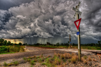 Картинка разное транспортные средства магистрали рельсы указатель тучи