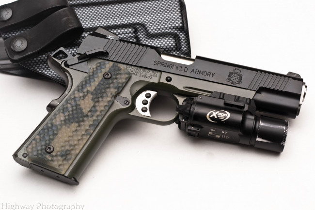 Обои картинки фото оружие, пистолеты, ствол, фонарик