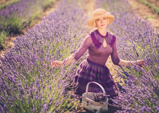 Картинка девушки -unsort+ блондинки девушка блондинка взгляд шляпка лаванда цветы корзинка