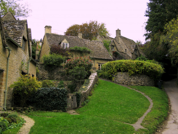 Обои картинки фото bibury,  gloucestershire англия, города, - здания,  дома, трава, улица, дома, англия, gloucestershire