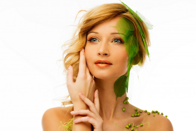 Обои картинки фото девушки, -unsort , креатив, стиль, девушка, трава, fashion