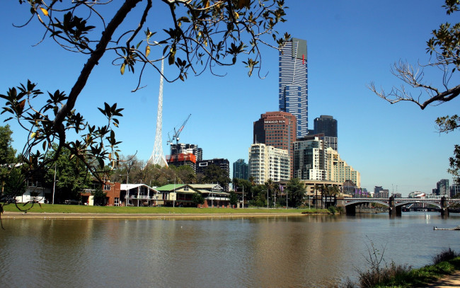 Обои картинки фото города, - улицы,  площади,  набережные, дома, мост, река, башня, здания, кран