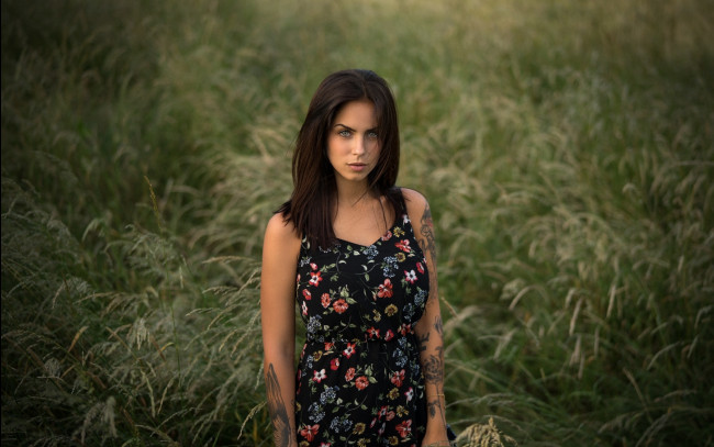 Обои картинки фото marlen valderrama alvarez, девушки, marlen, valderrama, alvare, alvarez, девушка, модель, брюнетка, красотка, красавица, поза, сексуальная, взгляд, причёска, макияж