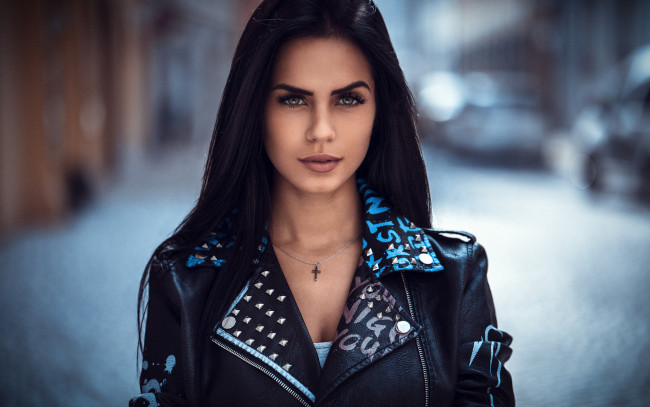 Обои картинки фото marlen valderrama alvarez, девушки, marlen, valderrama, alvarez, лицо, портрет, девушка, модель, брюнетка, красотка, красавица, поза, сексуальная, взгляд, причёска, макияж