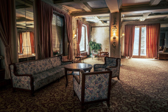 Картинка интерьер гостиная лампы диван кресла