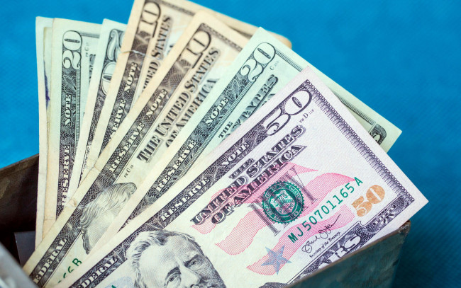 Обои картинки фото разное, золото,  купюры,  монеты, доллары