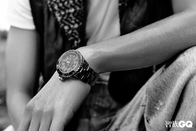 Обои картинки фото разное, руки,  ноги, ван, ибо, рука, часы, жилет