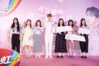 Картинка разное знаменитости ван ибо девушки