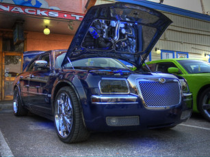 Картинка автомобили выставки уличные фото