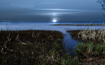 Картинка природа восходы закаты тусклое солнце водоем ночь