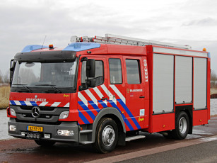 Картинка автомобили пожарные+машины brandweer 1426f atego mercedes-benz ziegler