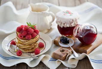 Картинка еда блины +оладьи малина ягоды блинчики оладьи джем