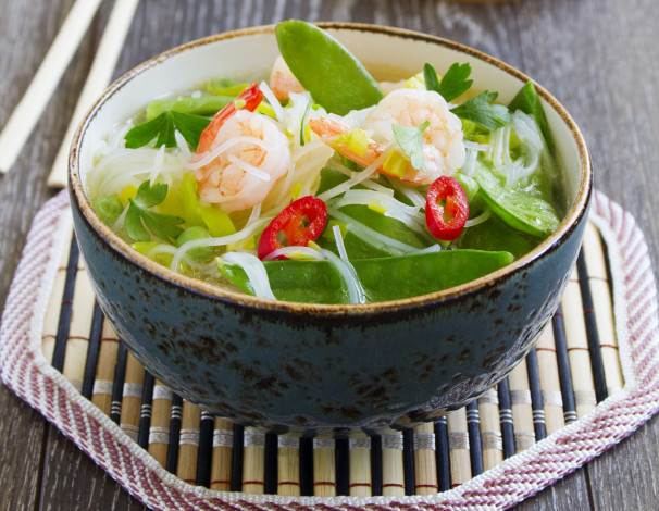 Обои картинки фото еда, рыбные блюда,  с морепродуктами, горох, креветки, суп