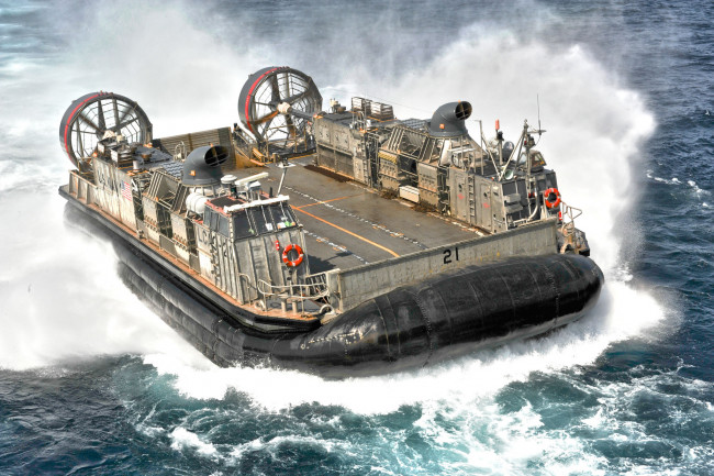 Обои картинки фото корабли, другое, подушка, десантное, воздушная, судно