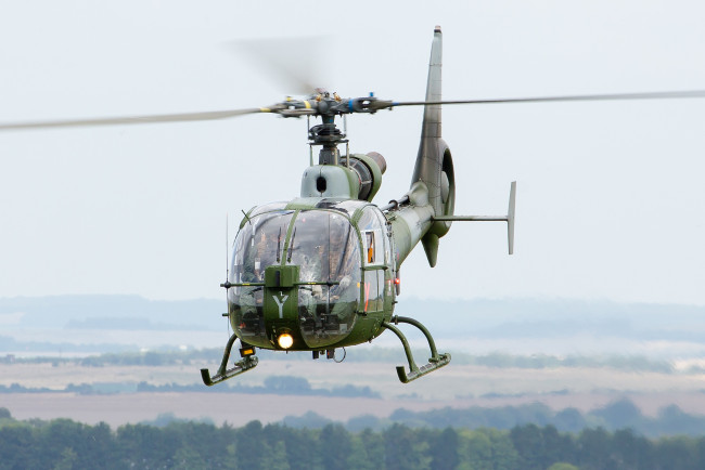 Обои картинки фото gazelle ah1, авиация, вертолёты, полёт, вертолёт