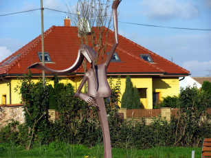 Картинка города -+здания +дома скульптура