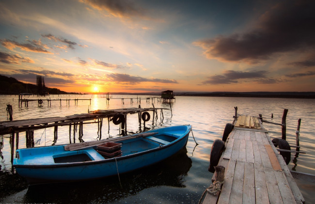 Обои картинки фото корабли, лодки,  шлюпки, закат, небо, море, ivailo, bosev, bulgaria, varnalake, лодка, причалы