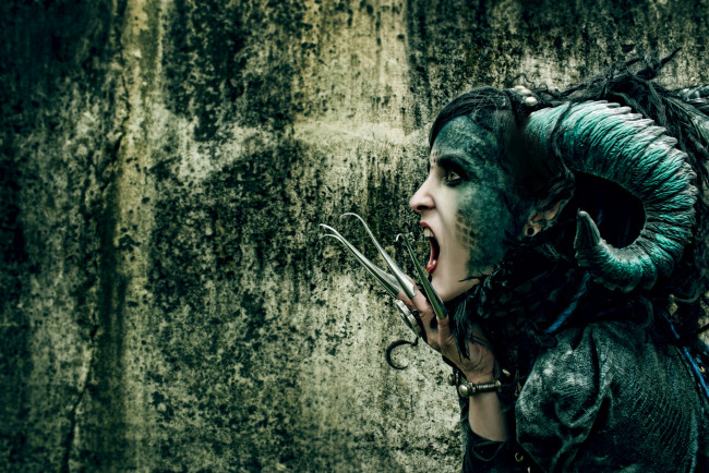 Обои картинки фото фэнтези, фотоарт, фон, девушка, рога
