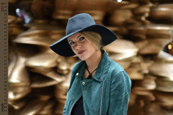 Картинка календари девушки шляпа взгляд