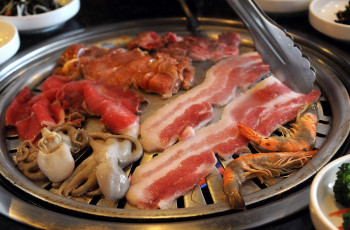 Картинка еда шашлык +барбекю креветки бекон барбекю