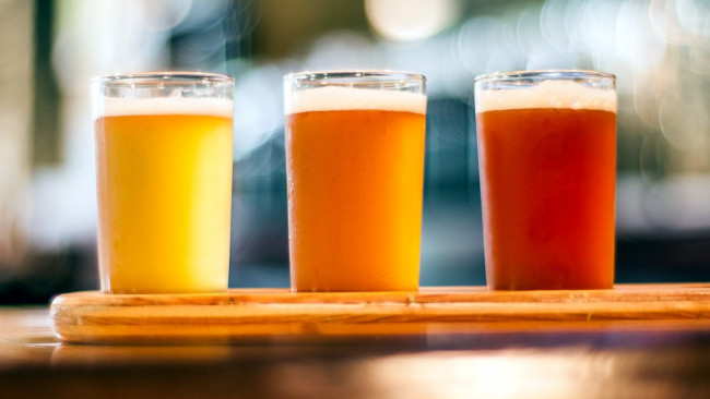 Обои картинки фото еда, напитки,  пиво, ассорти, пиво, бокалы