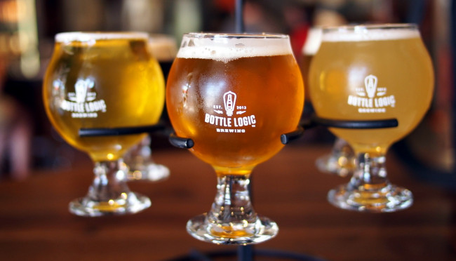 Обои картинки фото еда, напитки,  пиво, бокалы, ассорти, пиво