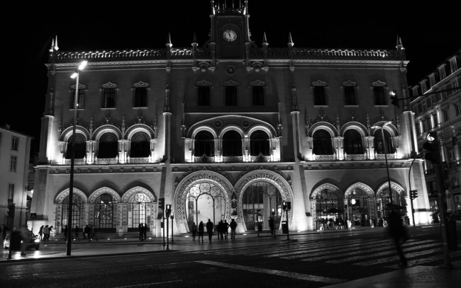 Обои картинки фото города, лиссабон , португалия, площадь, огни, ночь