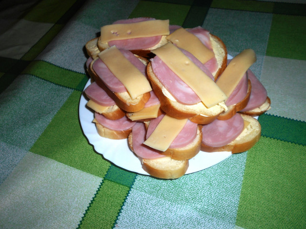 Обои картинки фото еда, бутерброды,  гамбургеры,  канапе, сыр, колбаса, хлеб