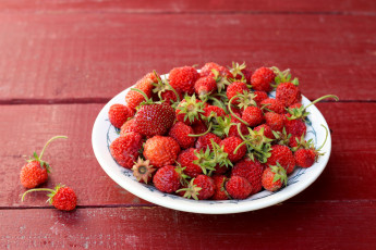 Картинка еда клубника +земляника ягоды земляника тарелка