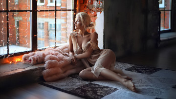 Картинка девушки -+блондинки +светловолосые девушка окно на полу праздник