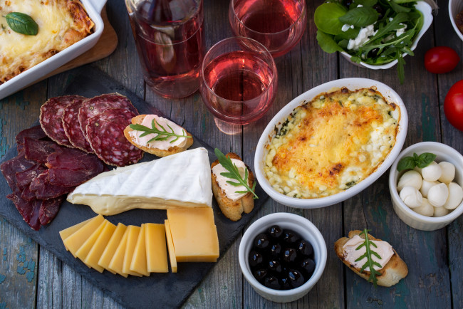 Обои картинки фото еда, разное, ассорти, колбаса, сыр, запеканка