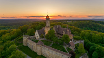 Картинка города -+дворцы +замки +крепости башни замок деревья восход солнца cилуэт