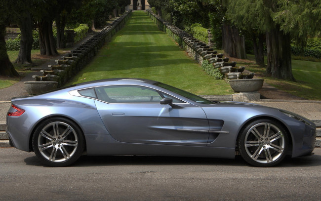 Обои картинки фото aston martin one-77, автомобили, aston martin, серебристый, аллея, парк