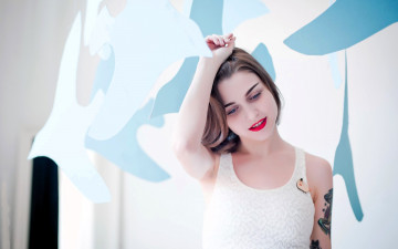 Картинка девушки -+брюнетки +шатенки шатенка лицо тату