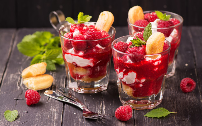 Обои картинки фото еда, мороженое,  десерты, печенье, десерт, ягоды, малина, мята