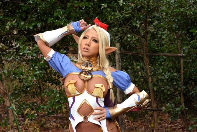 Обои картинки фото девушки, nonsummerjack, образ, косплей, наряд, костюм, перо, уши, лес