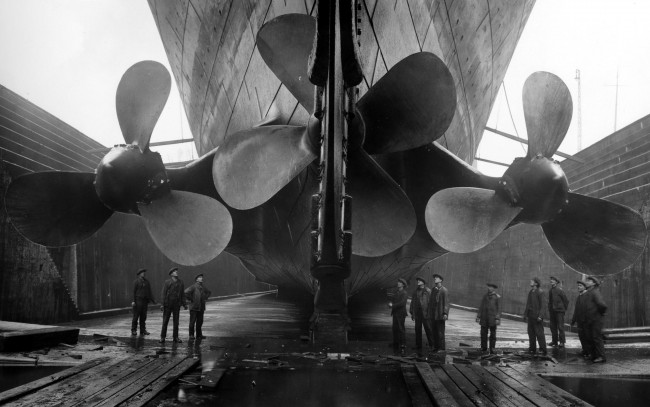 Обои картинки фото титаник, корабли, лайнеры, судоверфь, док, винты, корабль