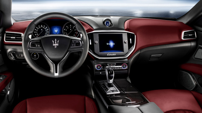 Обои картинки фото автомобили, спидометры, торпедо, maserati, ghibli, coupe